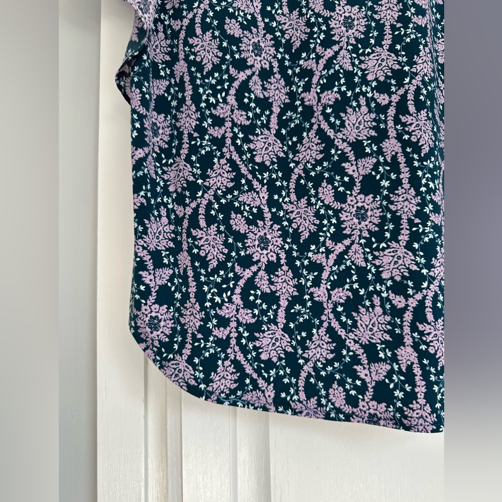 Ann Taylor || Floral Print Blouse - Picture 10 of 10